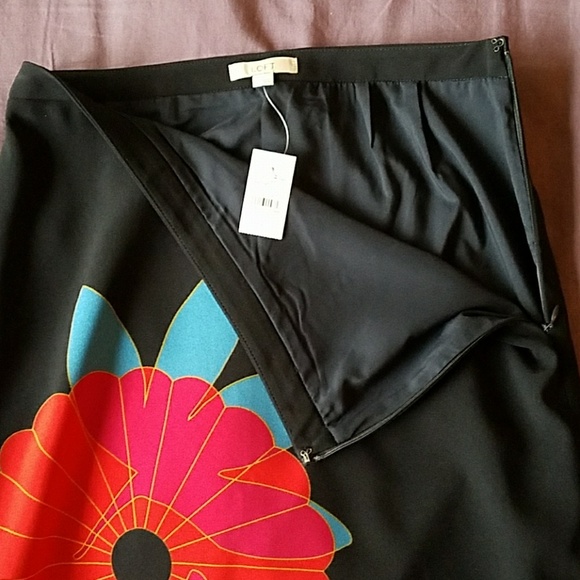 LOFT Floral Skirt - Picture 2 of 2